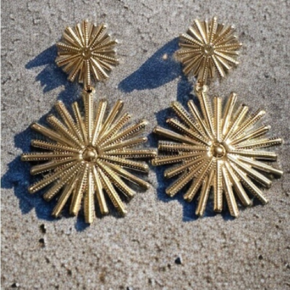 Lightweight trendy gold sun Drop Earrings